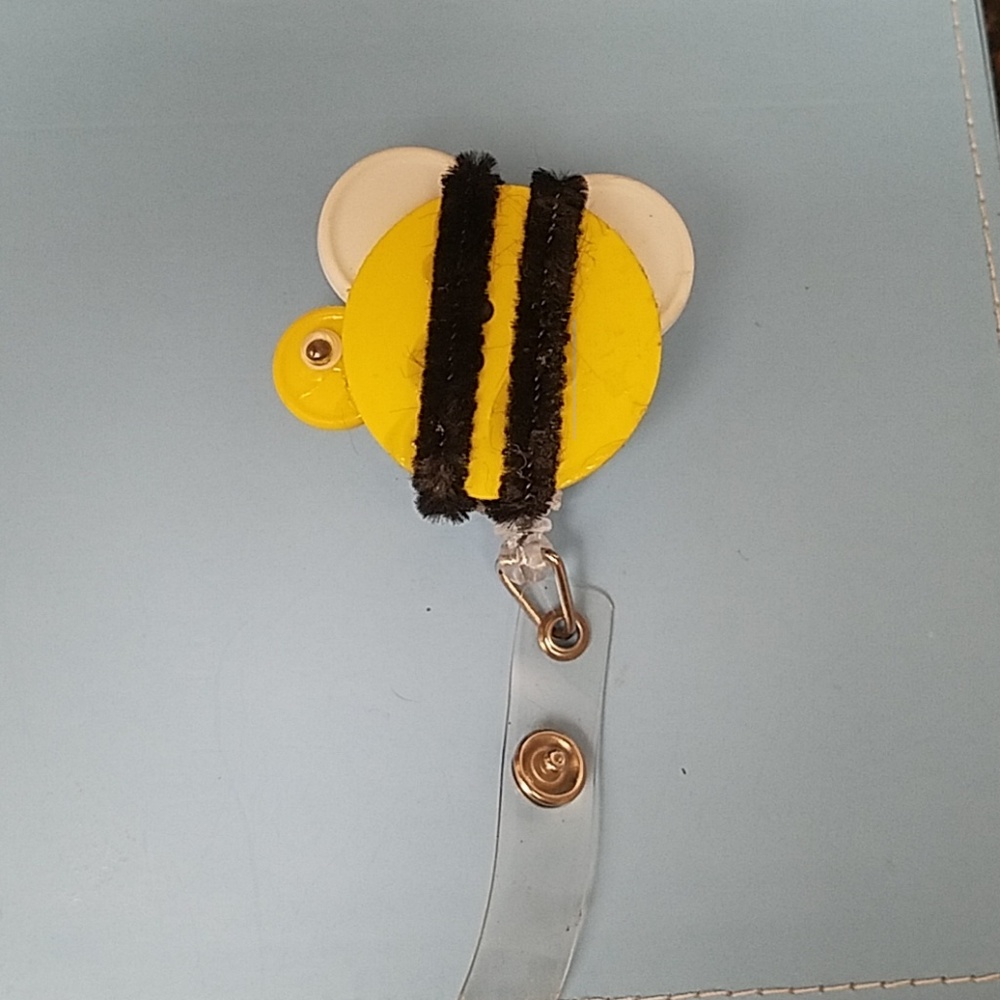 Bumblebee retractable badge holder